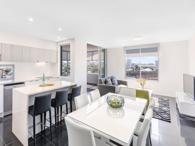 Spacious 2 Bed Apartment Close to PA Hospital