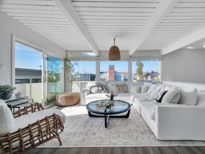 Steps from the Sand – Manhattan Beach Living