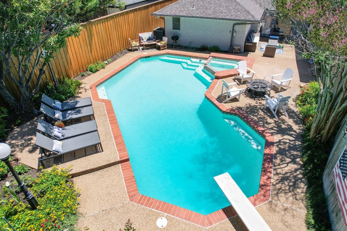 Modern Home with a Firepit, Heated Pool & Spa gallery image 3