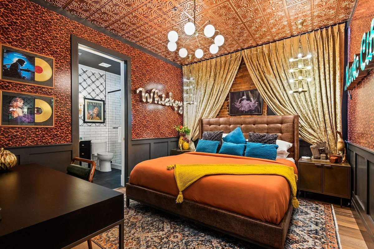 Historic loft near Ryman w/ river view gallery image 3