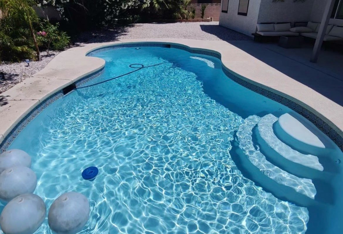 Spacious Modern home! Close to everything! gallery image 2