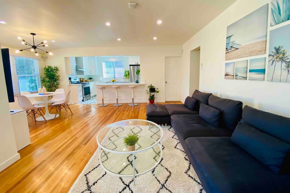 Stunning Venice Hideaway w/Private Yard & Deck! gallery image 5