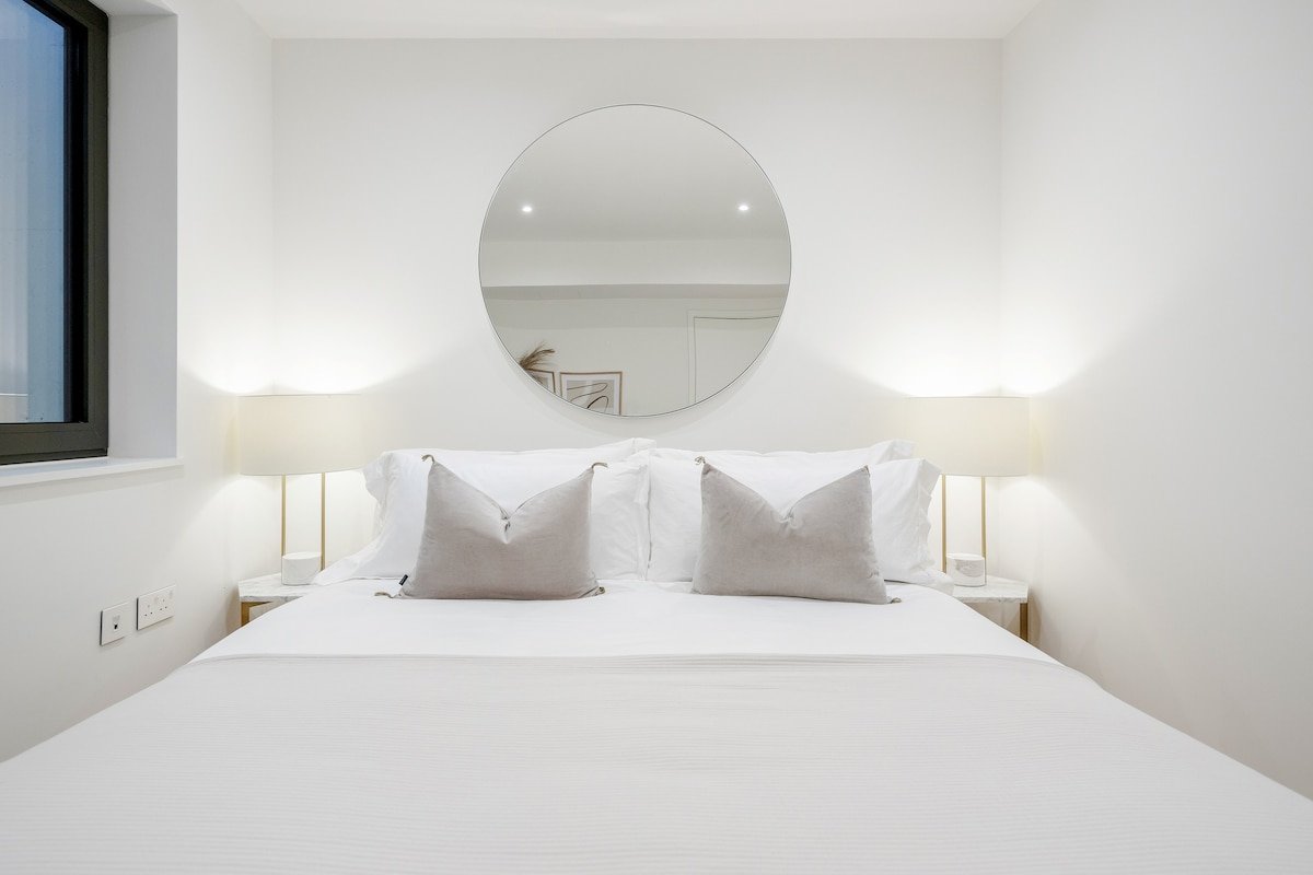 Bright retreat w/ gym near Green Park gallery image 4