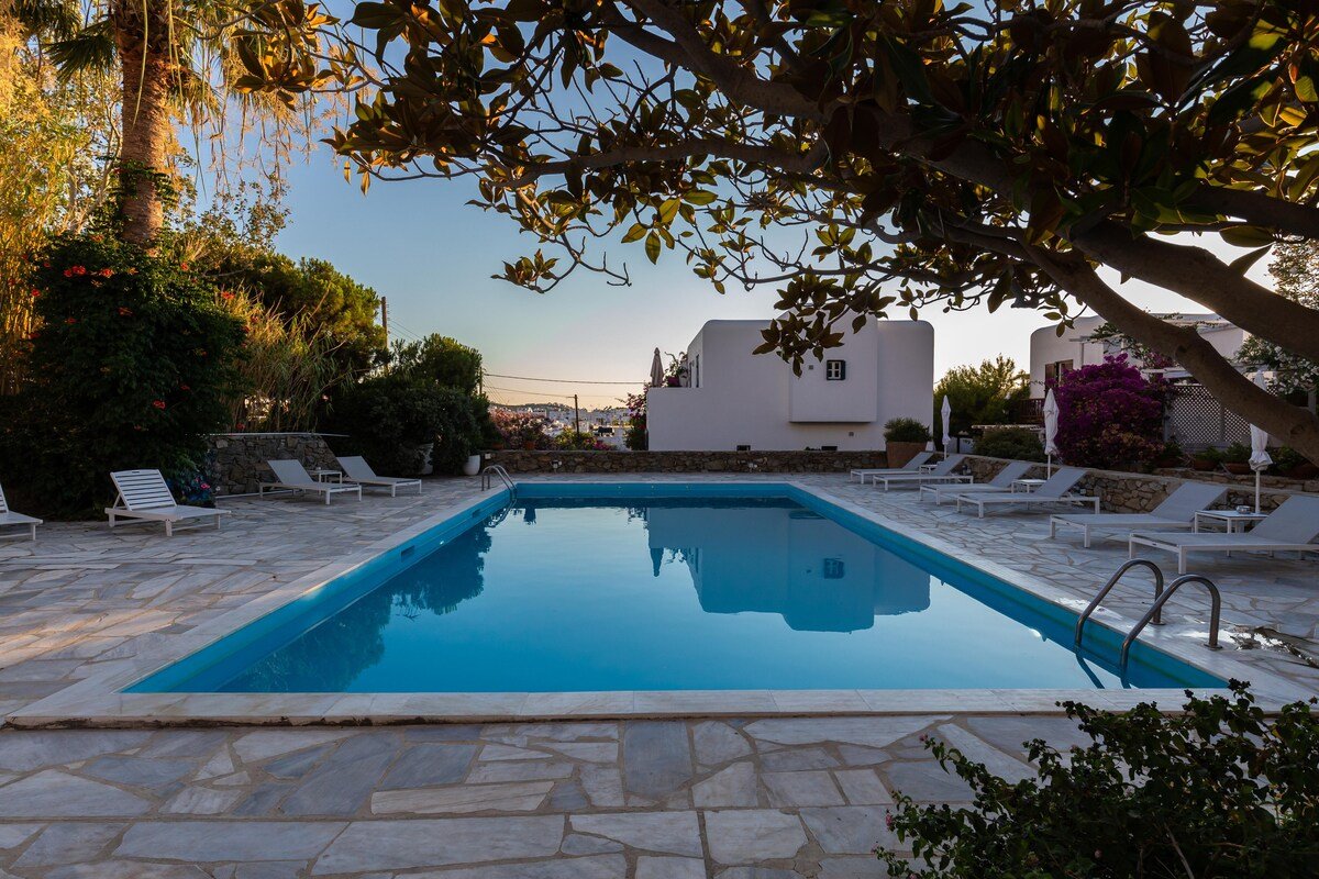 Callisti Mykonos Town (Chora) with pool view. gallery image 4