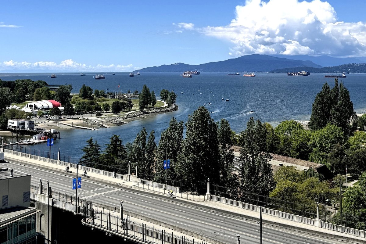 Stunning ocean (sound of waves) gallery image 3