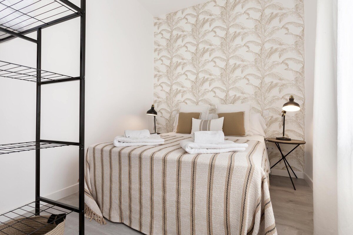 Charming apt near La Castellana. Modesto Lafuente gallery image 4