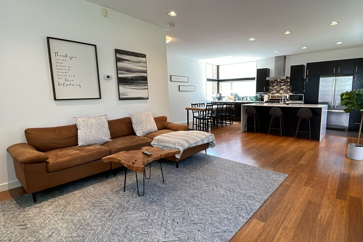 Stylish 3BR Retreat | Chef’s Kitchen+Trendy Locale