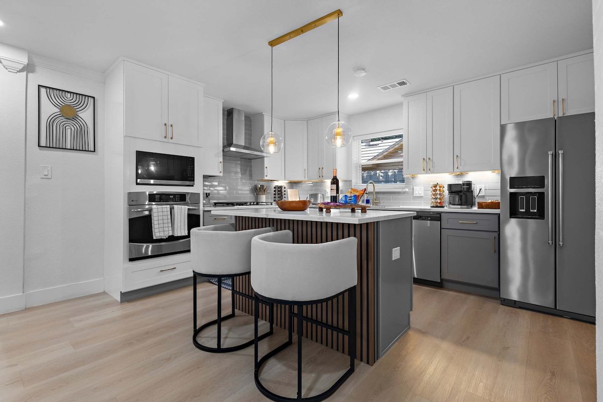 Heated Pool | Bar | Game Room | Golf | Sauna gallery image 4