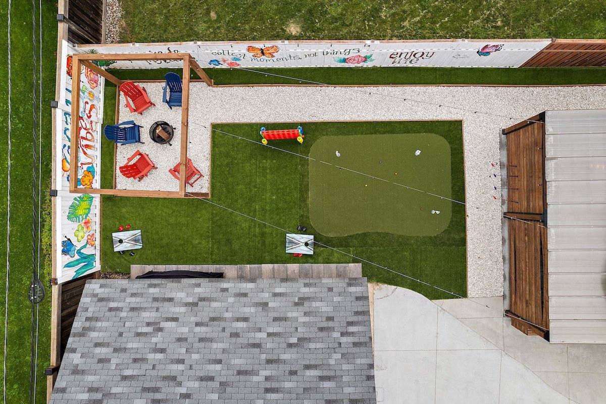 Hot Tub Theatre Sauna Arcade Games Gym Sleeps10 gallery image 4