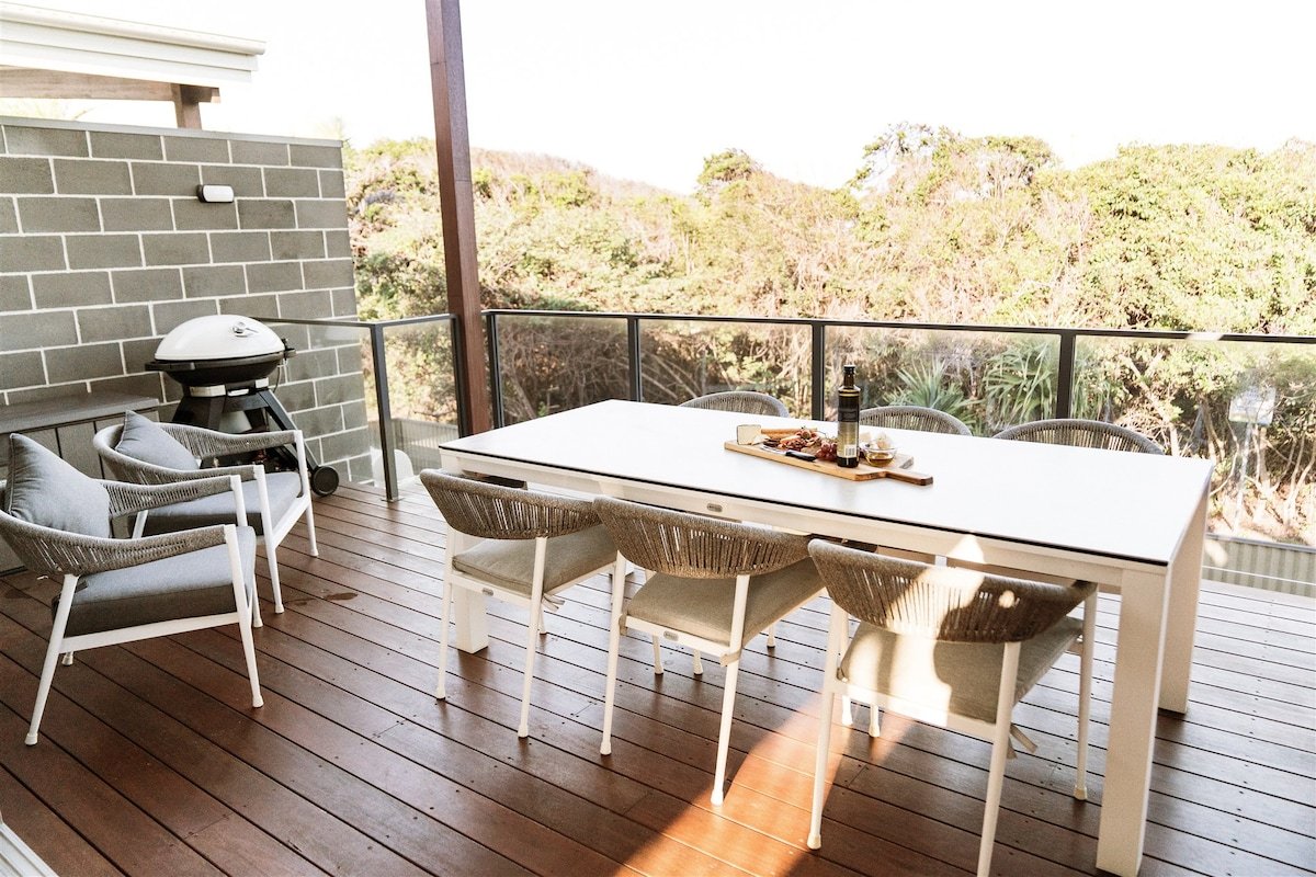 Bliss on the beach: Wake to waves & wildlife gallery image 2