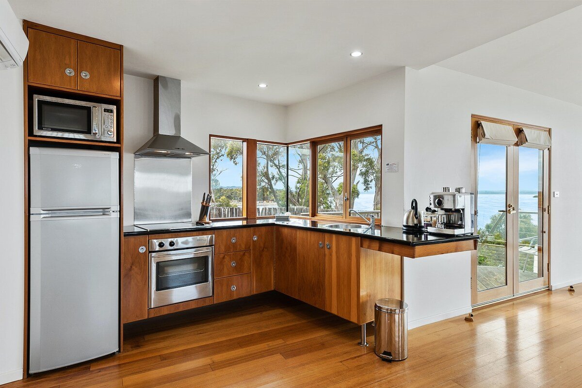 WHEELHOUSE APARTMENT 2 gallery image 5