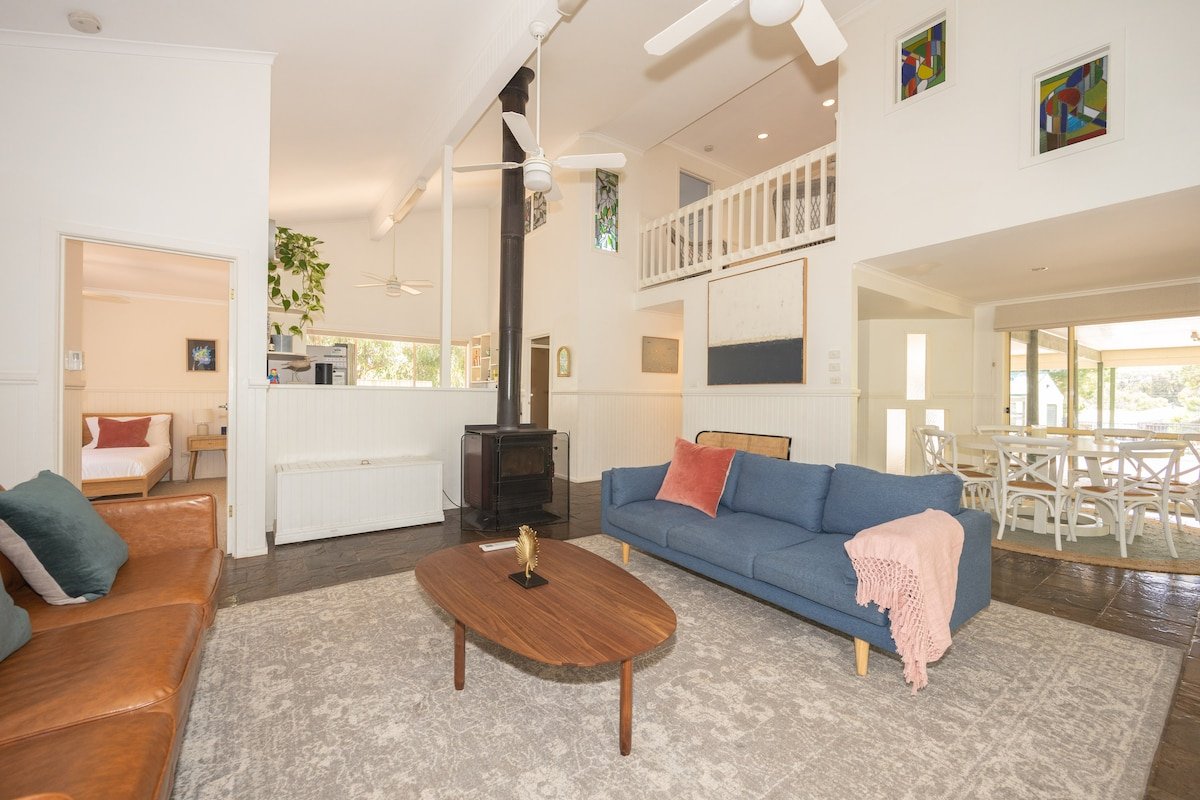 Sunnymead Heated Pool Retreat gallery image 3