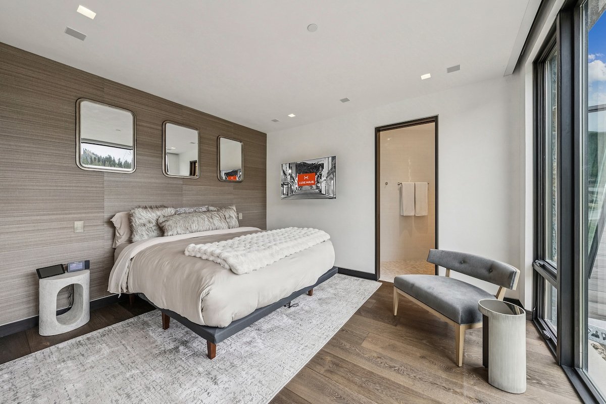 Mountainhead: Rare Ski, Pool, Bowling, Basketball gallery image 2