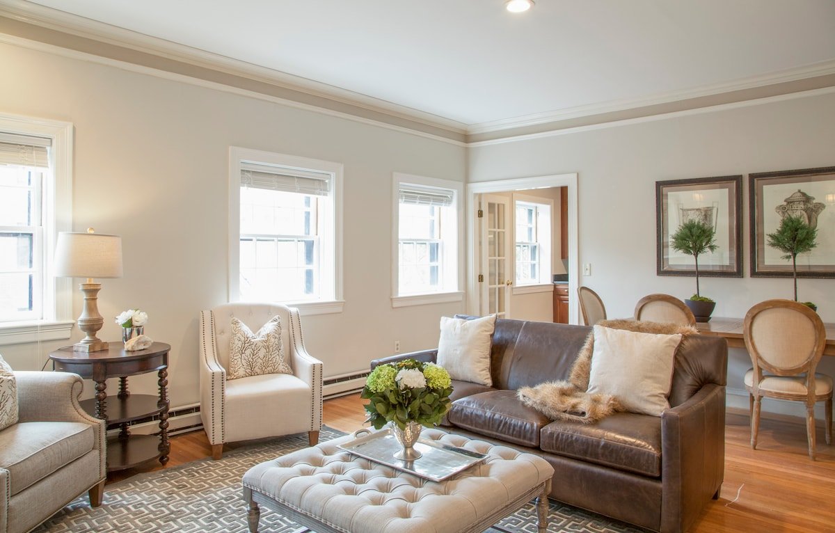 Large 3.5 BR|2 BA Penthouse Duplex gallery image 3