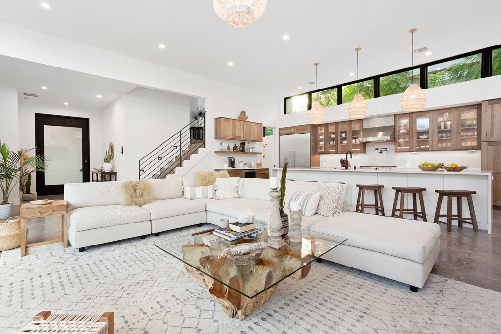 Tulum Inspired Oasis – walk to ACL – Sleeps 12! gallery image 5