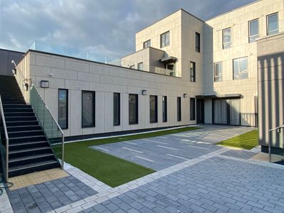 Modern Courtyard Apartment