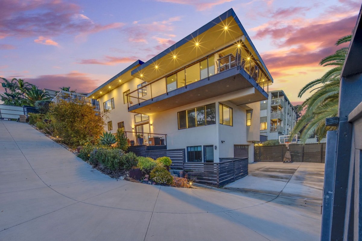 Luxury Home W/ Arcades, Fire Pit, & Amazing Views gallery image 2