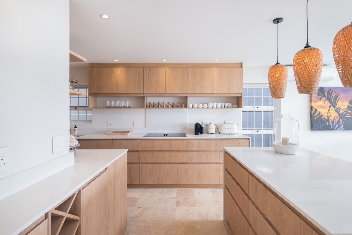 Stylish Renovated Beach Home with UPS gallery image 5