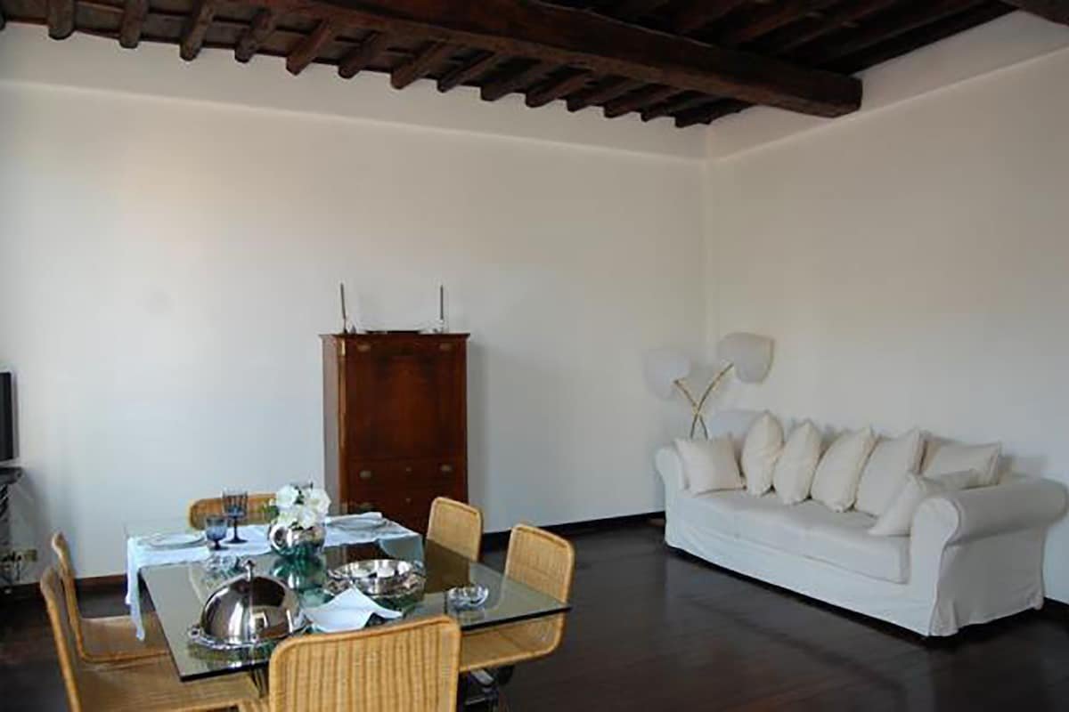 Perfect Bright Prime Spanish Steps-Balconies-Chic gallery image 5