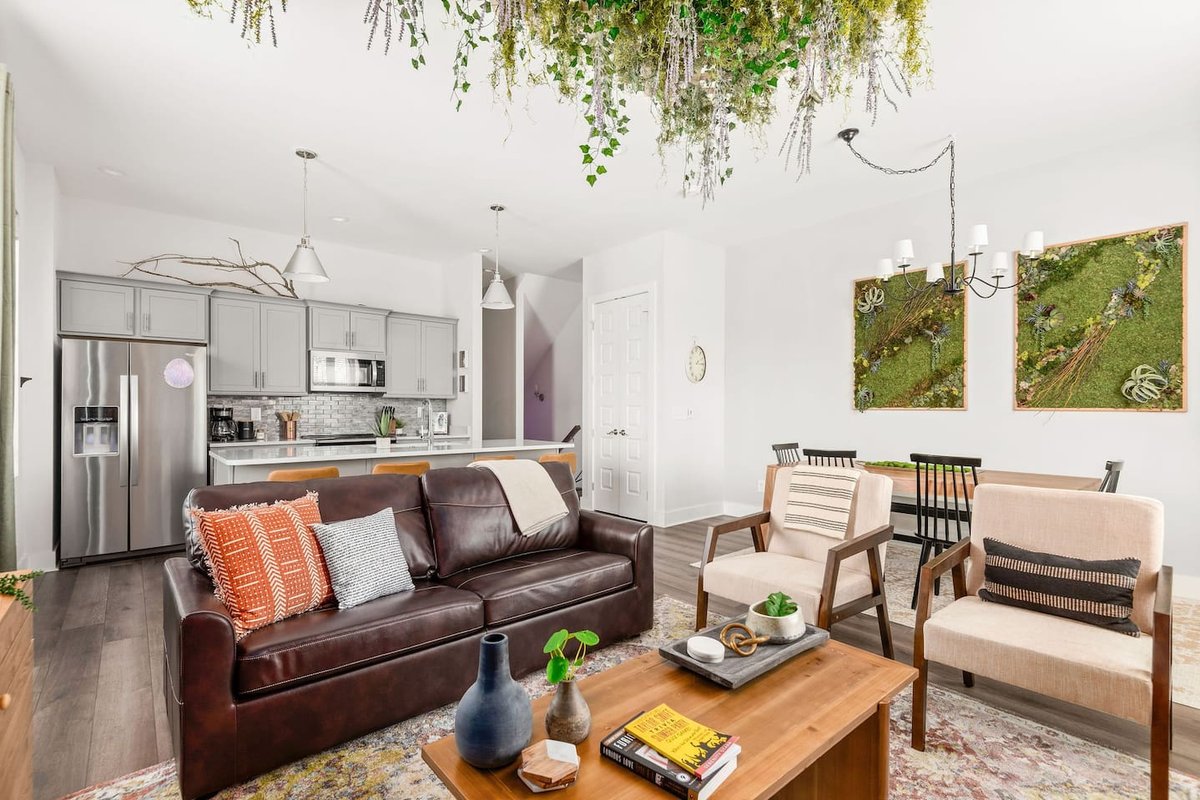 Spacious Group Getaway: Rooftop Deck & Hot Tub!