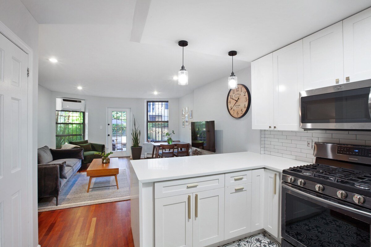 Peaceful townhome near Central Park – SuperHost gallery image 5