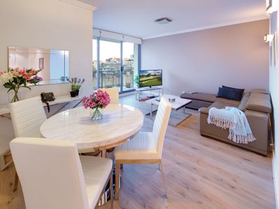 Luxe Three Bedroom Apartment in Sydney CBD