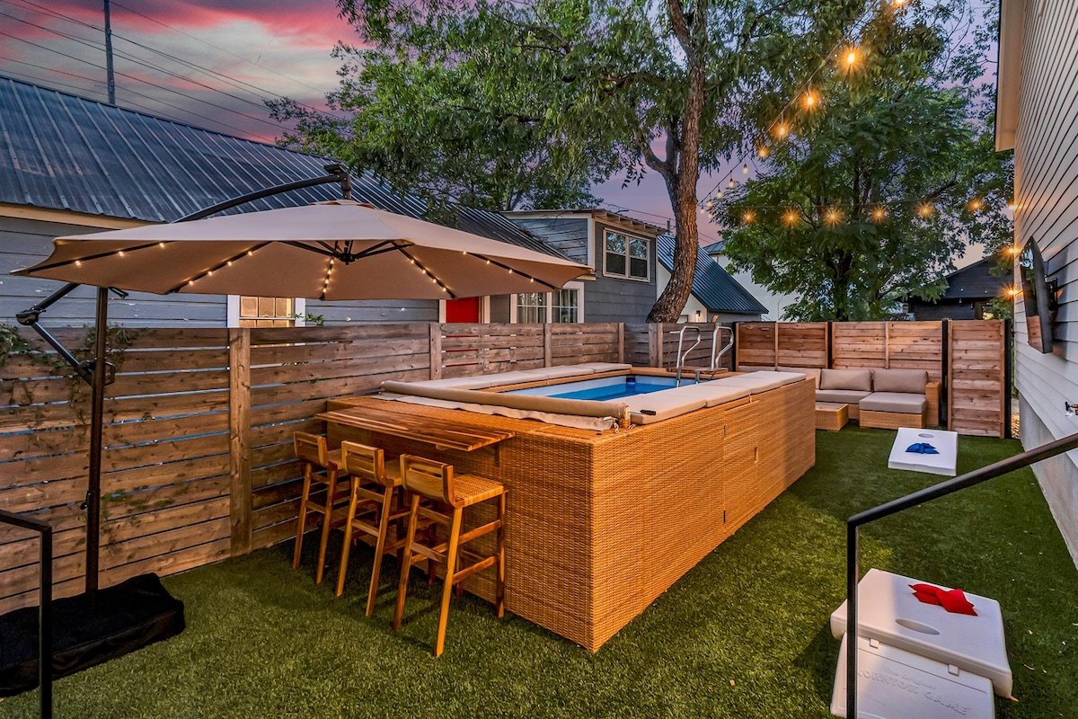 Sleeps19 | Pool • Game Room | Luxe 5BR Retreat gallery image 5