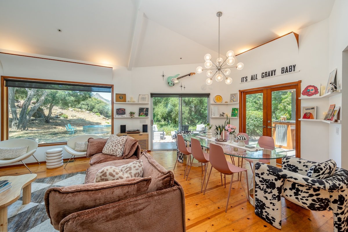 The Mod House – Home with Mountain VIEWS gallery image 4