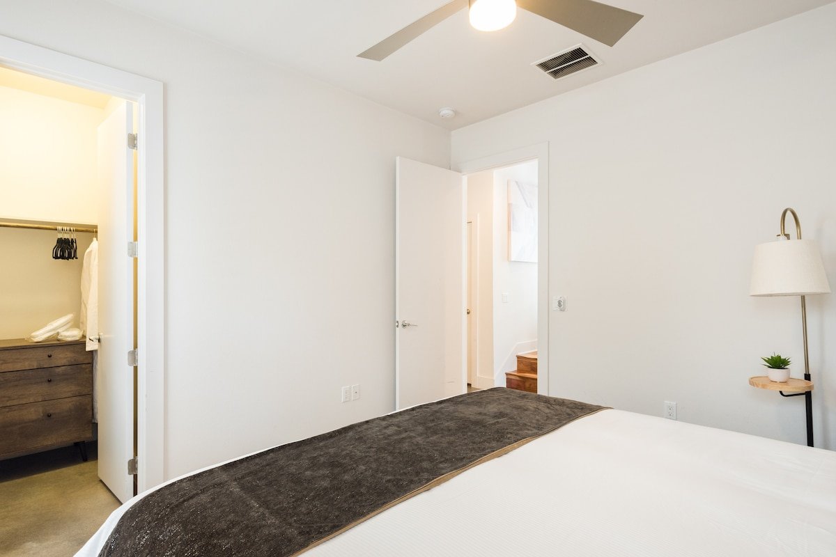 Modern Luxury House in East Downtown gallery image 4