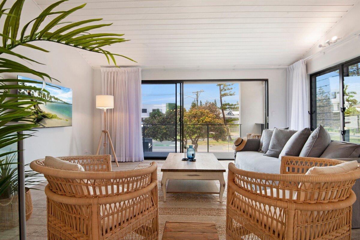 Beachside Home, Cartwright Lighthouse, Shopping gallery image 4