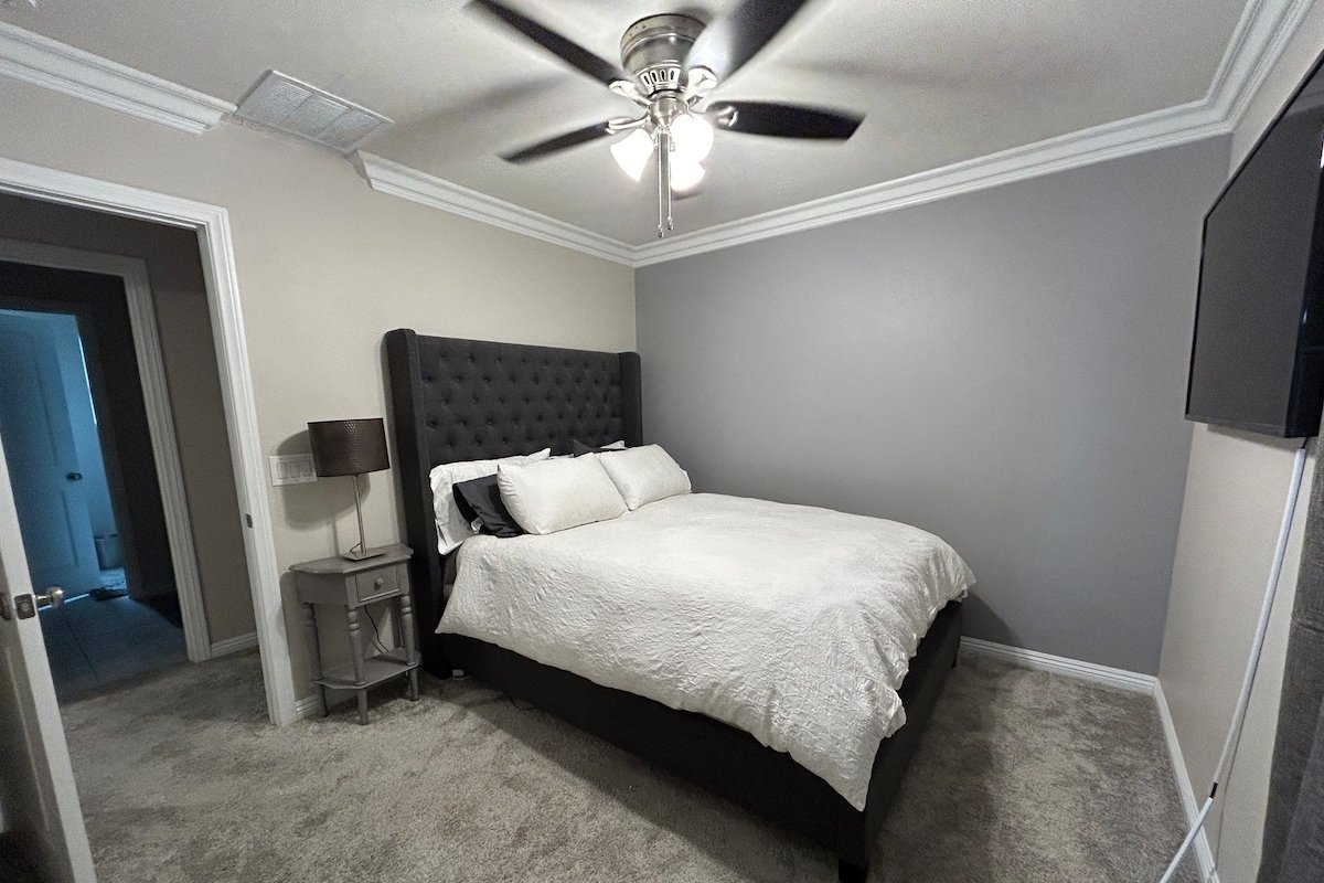 Vegas Home w/Jacuzzi 1 mile from Stadium & Strip! gallery image 5