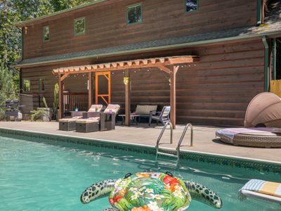 CozyEscape: Hot Tub,Fireplace, Firepit, Sleeps 14!
