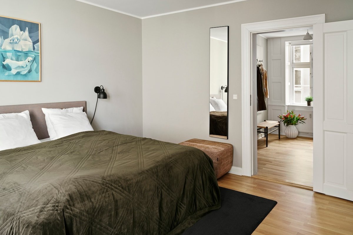 Spacious Two-Bedroom Apartment for 6 gallery image 4