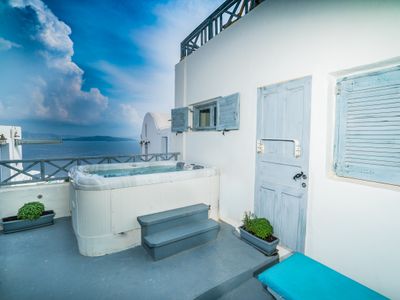 Kaleidoscope Two Bedroom Cave House with Jacuzzi