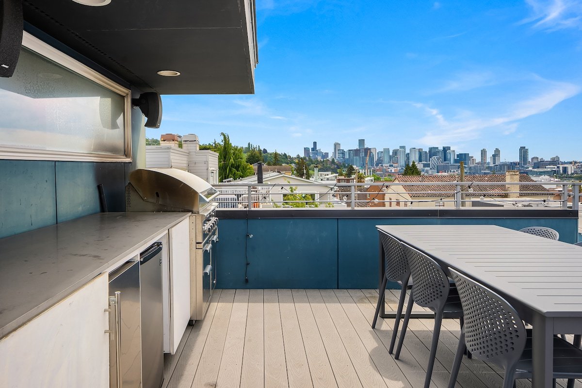 Spectacular Views 3 Bedroom Home w/ Rooftop, AC gallery image 5