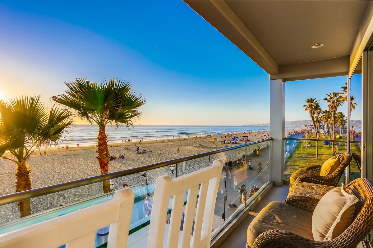 South Beach 4 | Oceanfront 2BR in Mission Beach