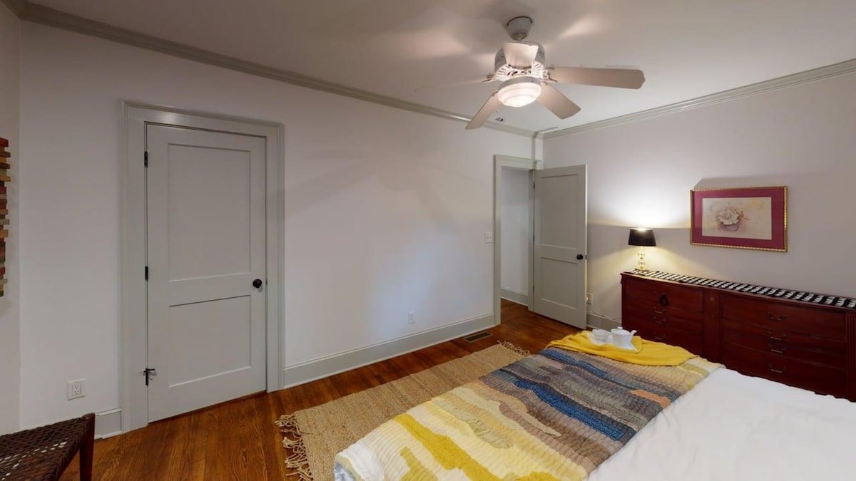 Chateau Marminty – 3BR, Kitchen, Pool with Hot Tub gallery image 4