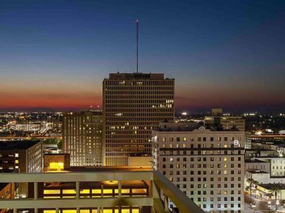 NOLA 2BR Lovely Theatre District w/Rooftop Pool
