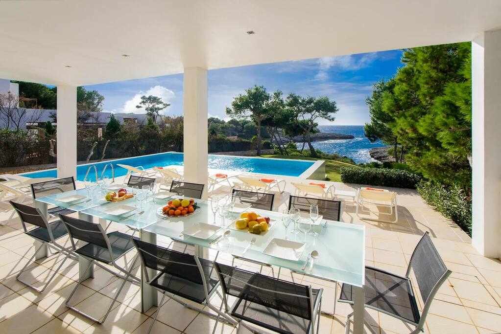 House with direct access to the sea, pool and wifi gallery image 5