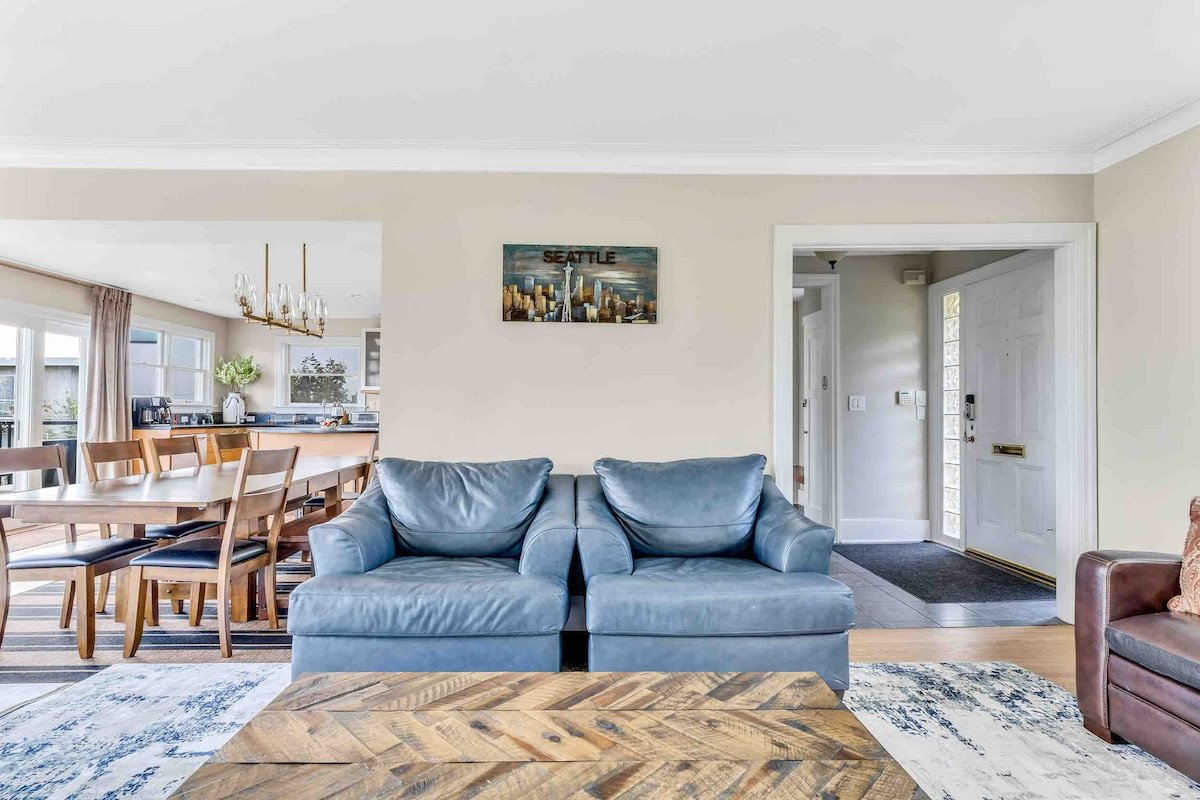 Fabulous Space Needle Views in Queen Anne gallery image 3