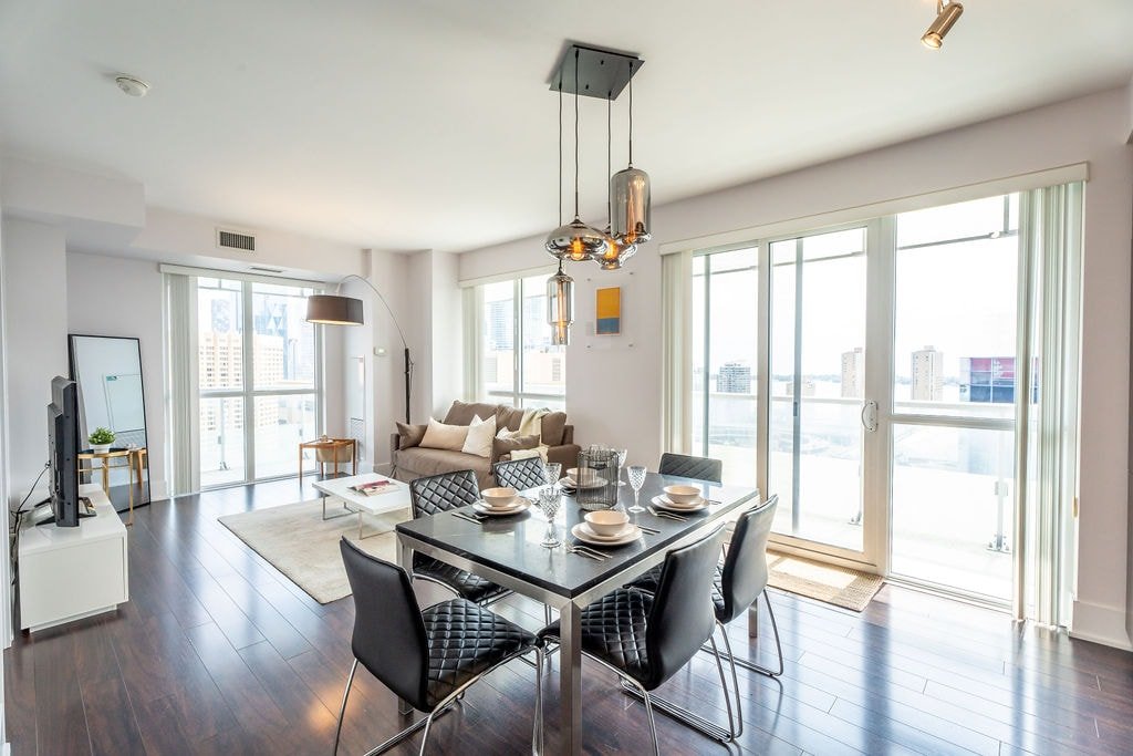 Luxury Condo w/ CN Tower View, Workspace gallery image 2