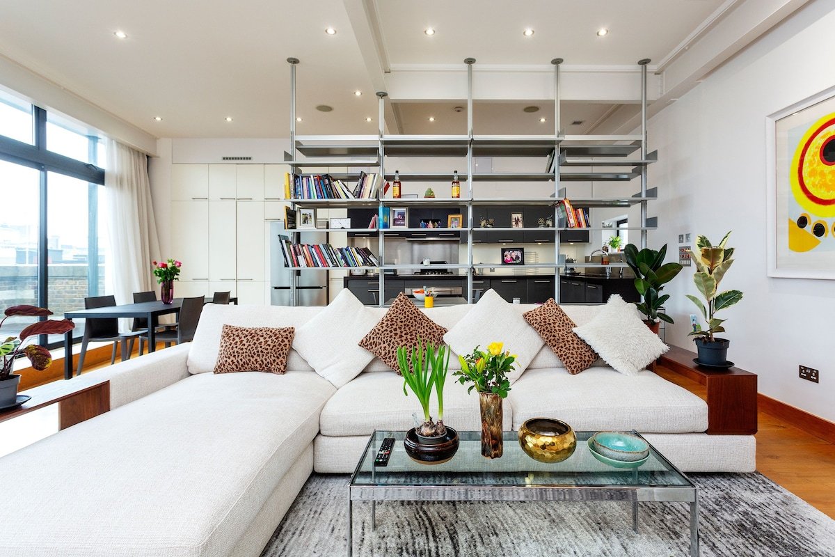 Enjoy London Sunsets at Penthouse in Covent Garden gallery image 3