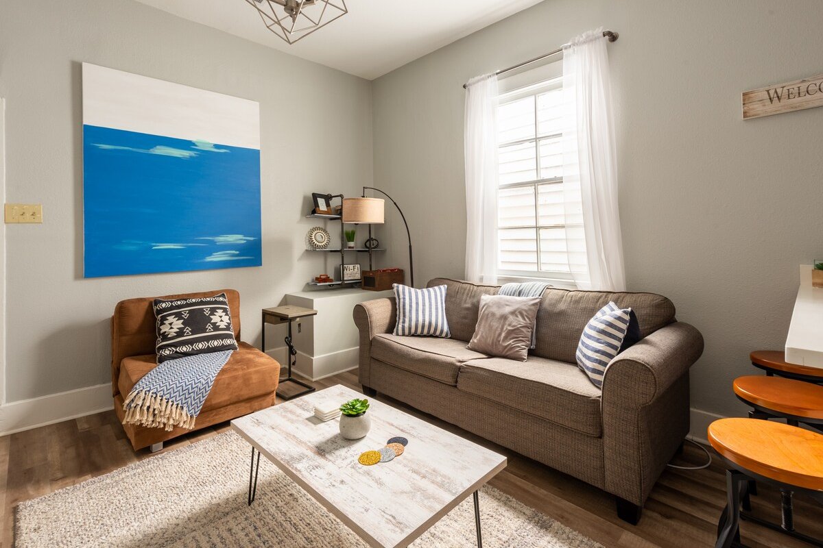 RARE Uptown Treasure – Excellent for Groups!! gallery image 3