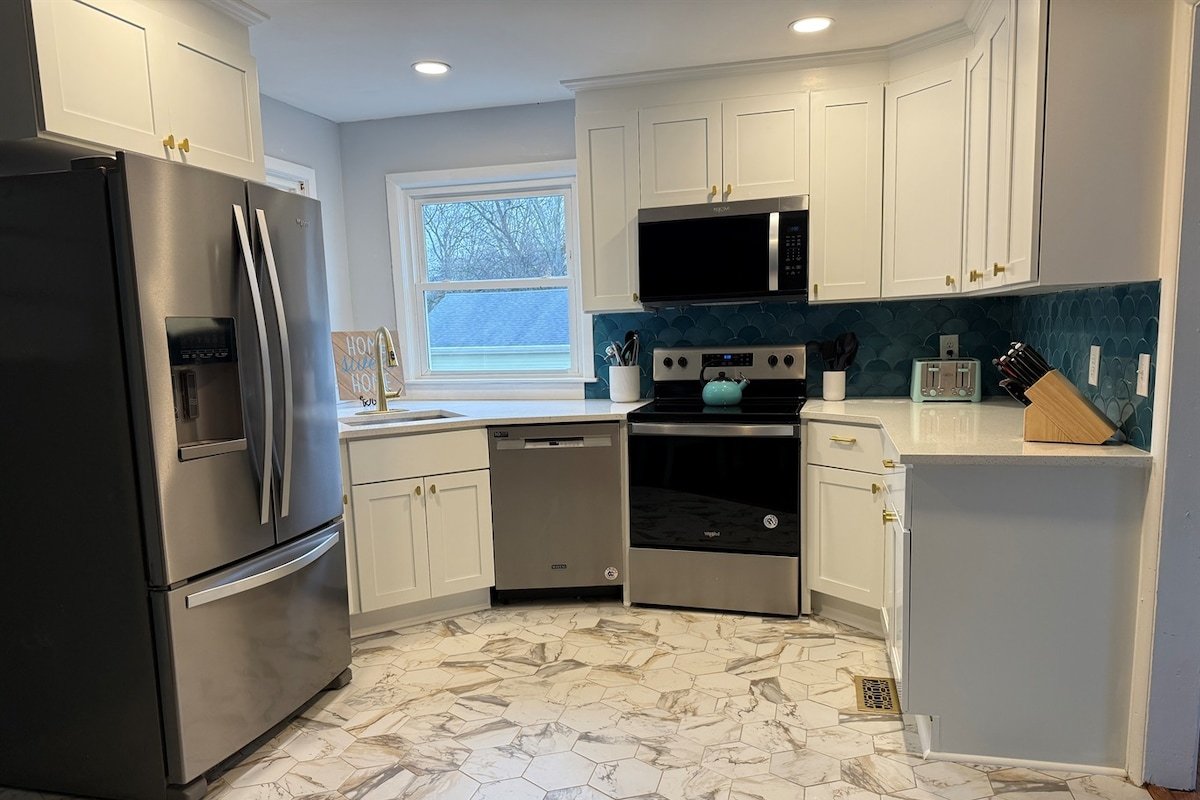 Private Pool! 12 Person Spa! Fire Pit! gallery image 2