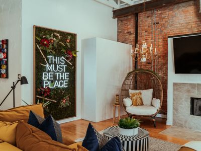 Luxury Loft Sleeps 16! 8 beds, 5 Min – Deep Ellum