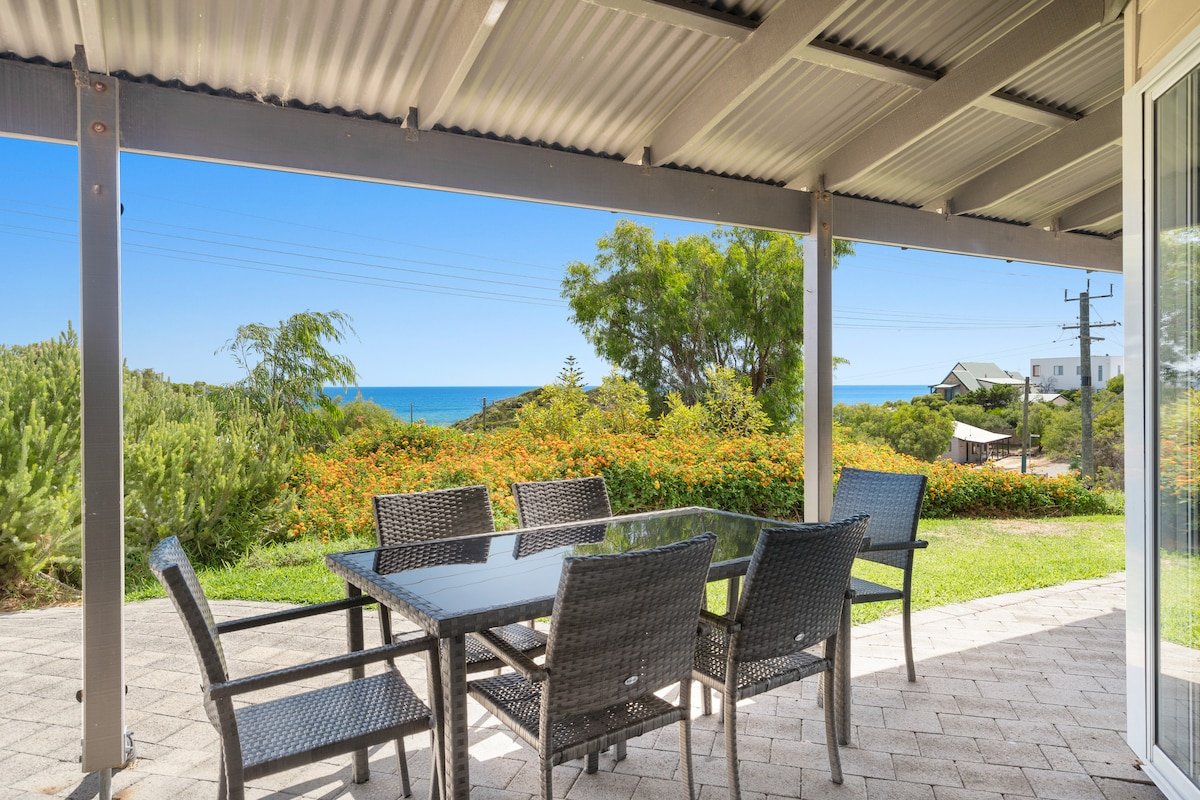 Seaview Beach House by Peppy Beach Retreats® gallery image 3