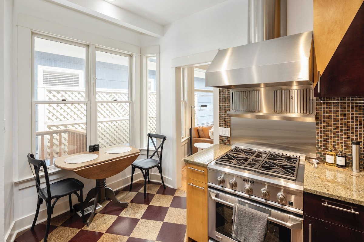 Classic Nob Hill Victorian gallery image 5