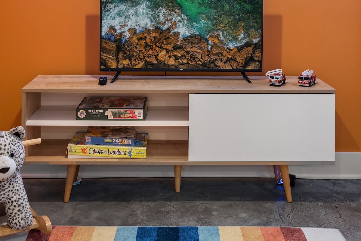 Luxury Family Retreat! ~ PacMan ~ Peloton ~ DogsOK gallery image 3