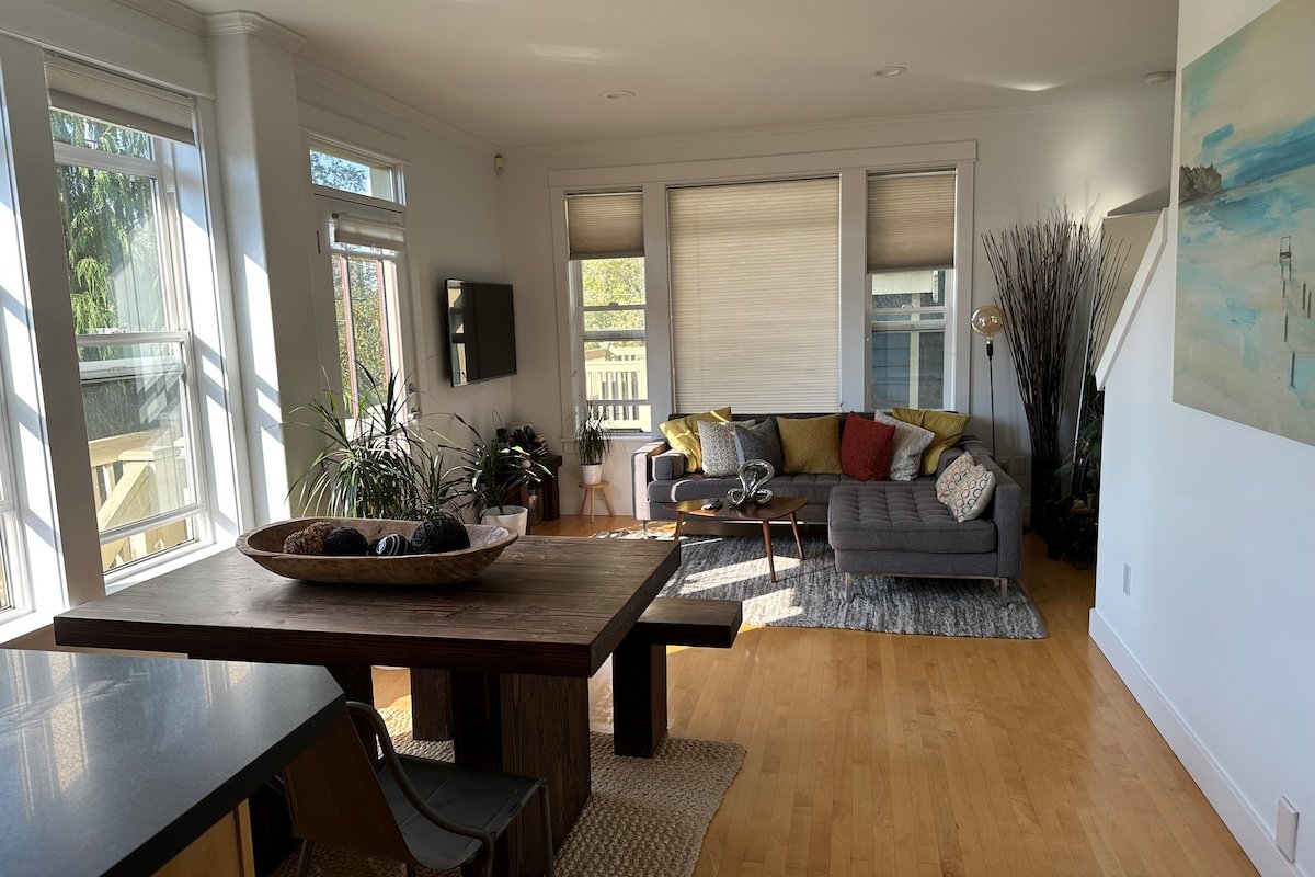 Modern 2bdr townhome in Cap Hill gallery image 3