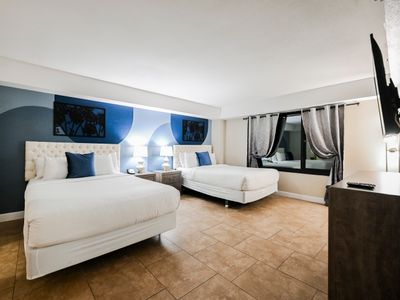 N8 2BD/2BA | Center of the Strip | Sleeps 8